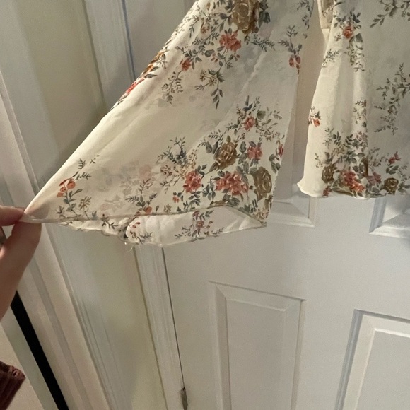 Floral Cream Top - Picture 2 of 7